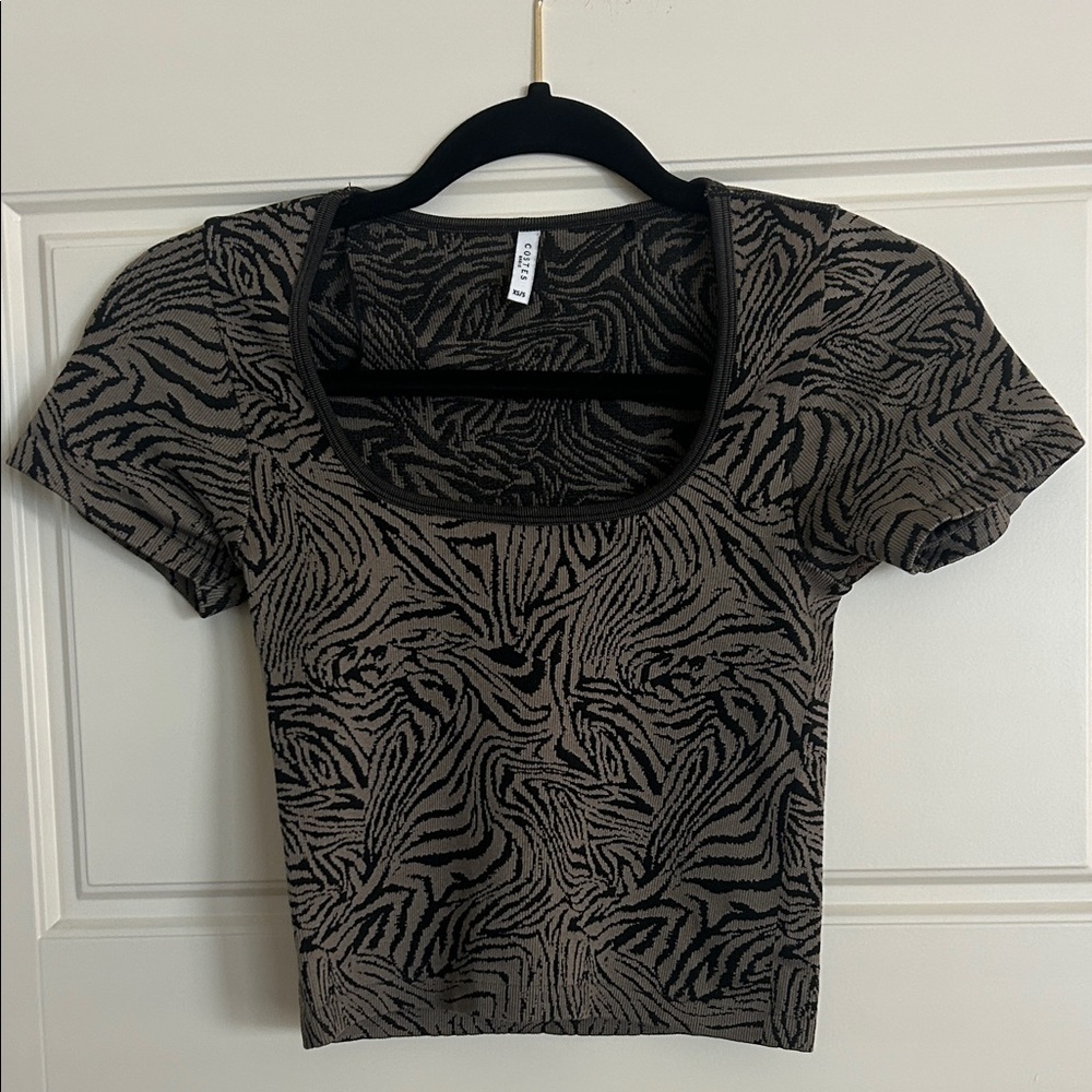 Chic Zebra Pattern Crop Top